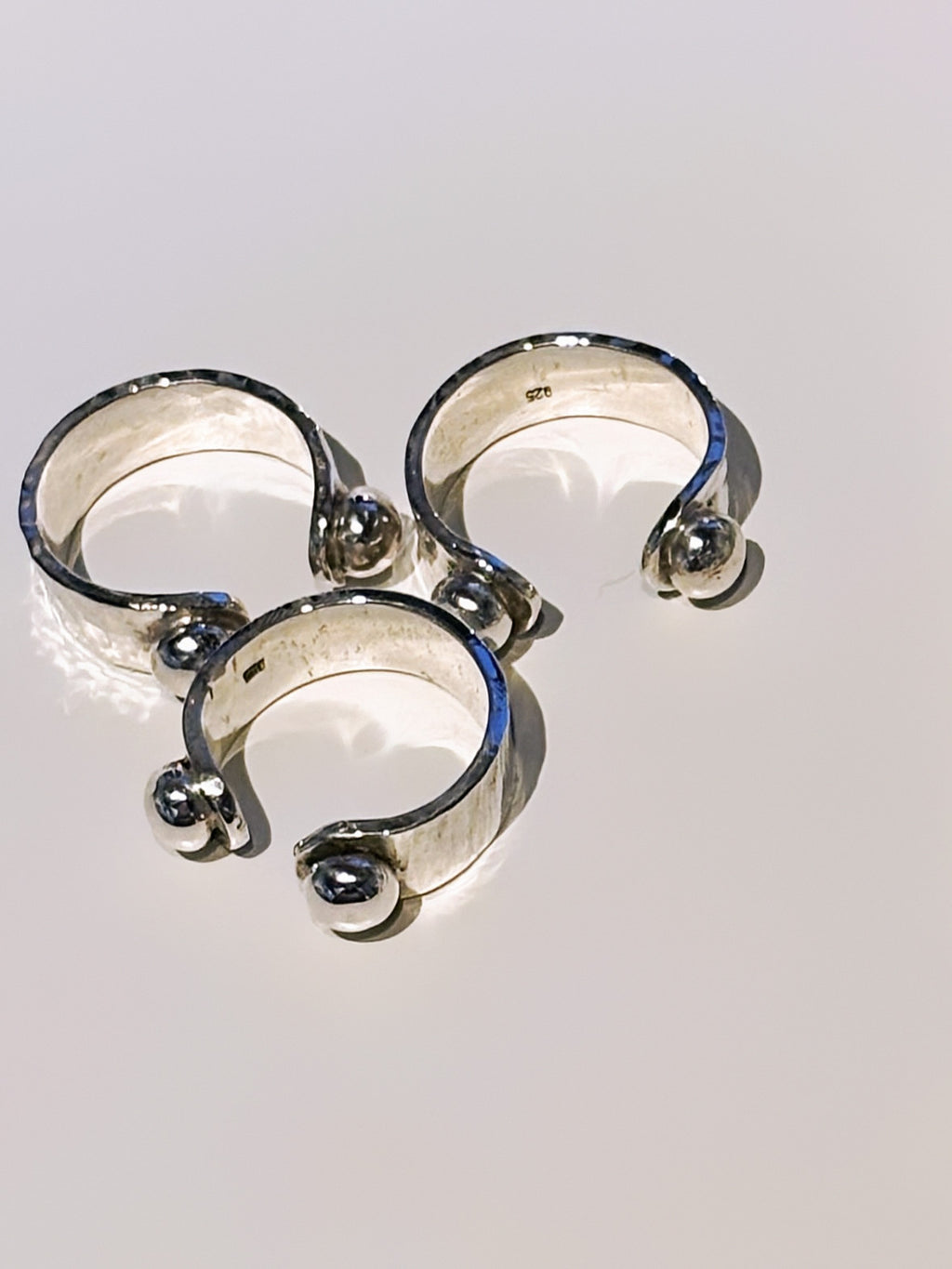 Beads Ring – hammered silver