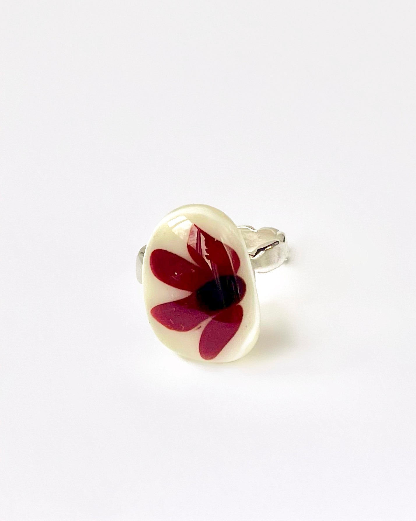 Fine Wavy Ring - Red Flower on Cream