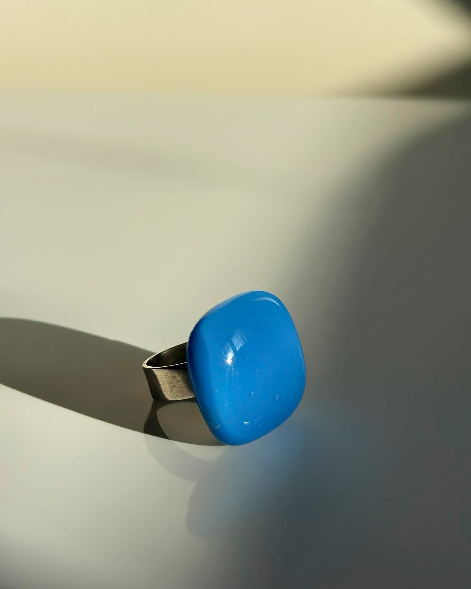 Bague Pastille cobalt – Verre fusionné & argent sterling