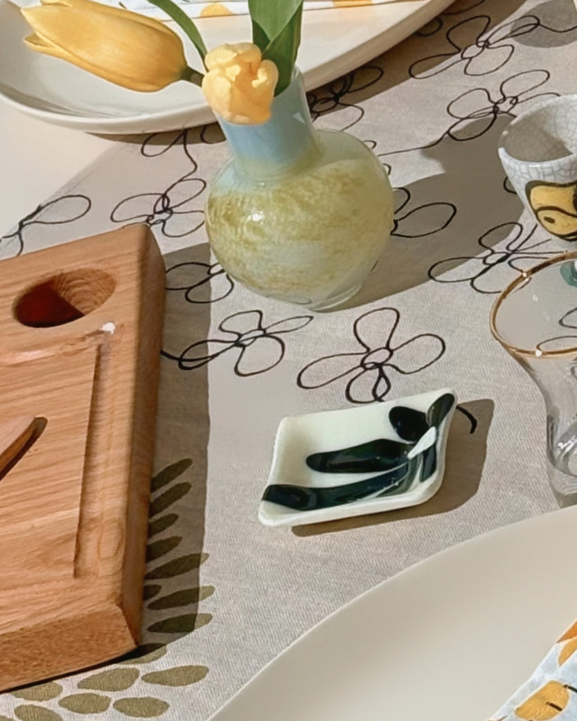 Mini square plate - cream & black flower