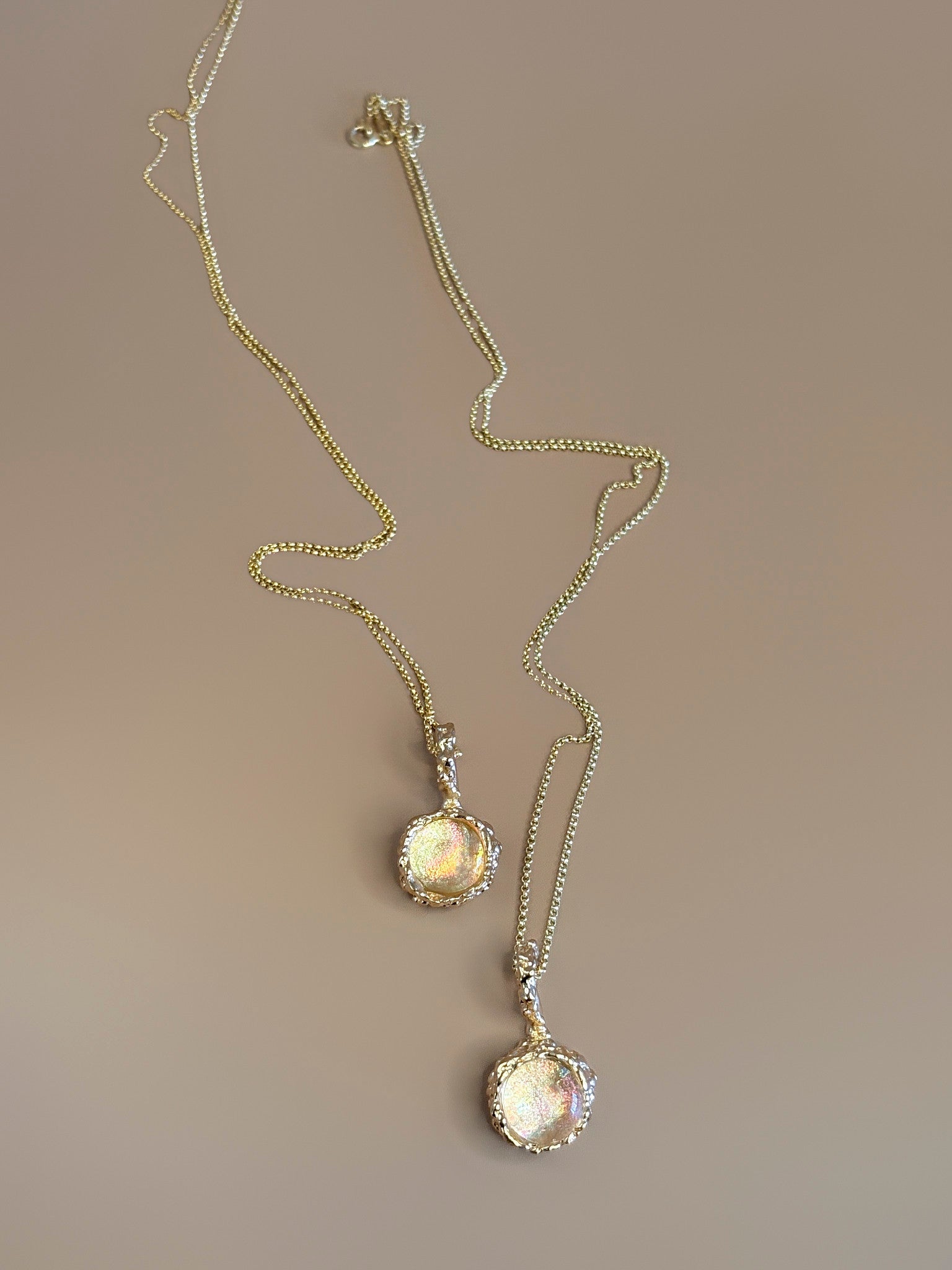 Aurelia — Iridescent glass in gold vermeil pendant