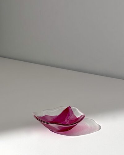 Petit bol rose en verre fusionné – MÉLA par Mélanie Laplante