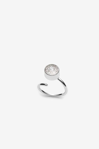 Bague spirale en argent avec verre dichroïque blanc – MÉLA par Mélanie Laplante