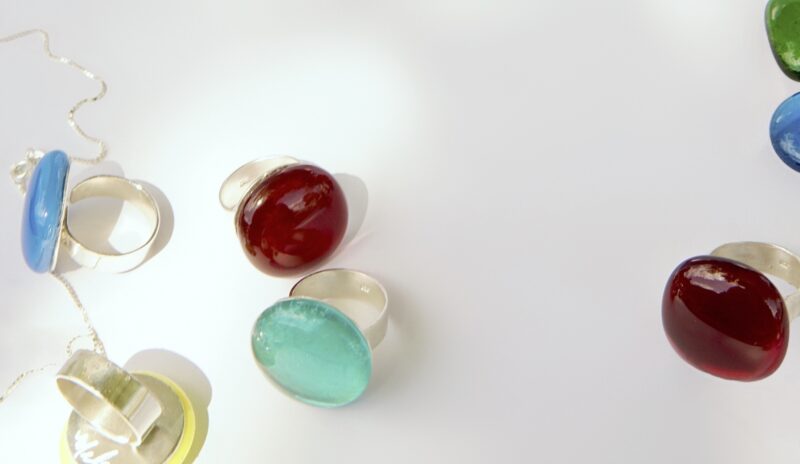 Bague MÉLA en verre fusionné rouge et turquoise – bijou fait main
