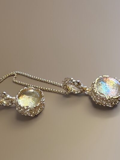Pendentif Aurélia en vermeil et verre iridescent – MÉLA par Mélanie Laplante